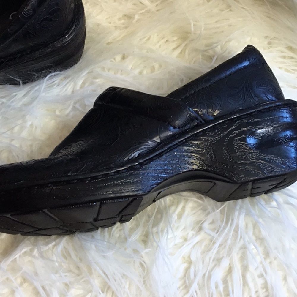 Black size 8 clogs by BOLO with tooled upper - Picture 4 of 12
